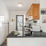 Golden Sun Penthouse Floritas 公寓